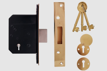 Deadlock Installation by Islington master locksmith 