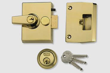 Nightlatch installation by Islington master locksmith